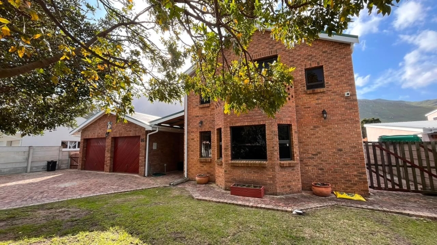 4 Bedroom Property for Sale in Kleinmond Western Cape